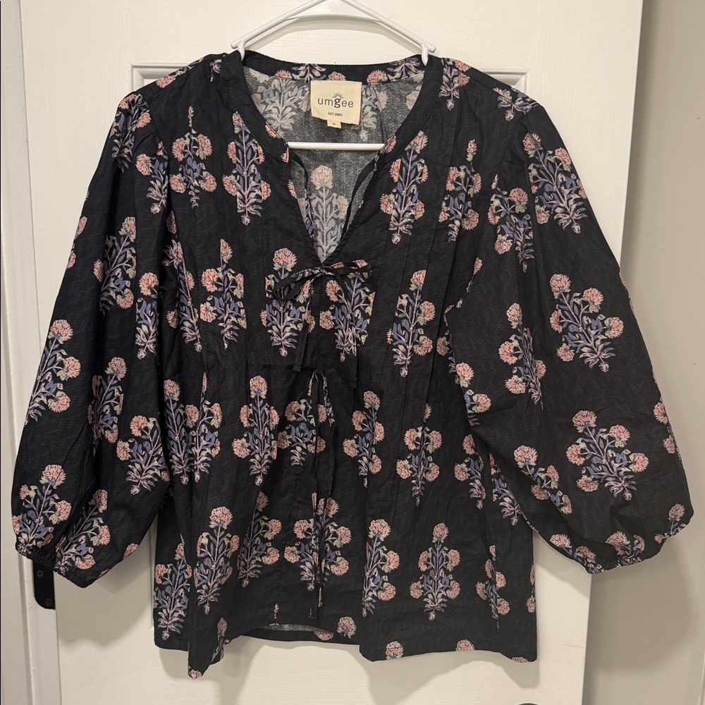 Umgee Black and Pink Floral Blouse